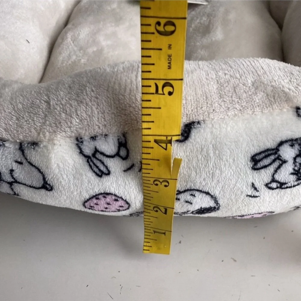 Peanuts Snoopy Easter cat or dog bed